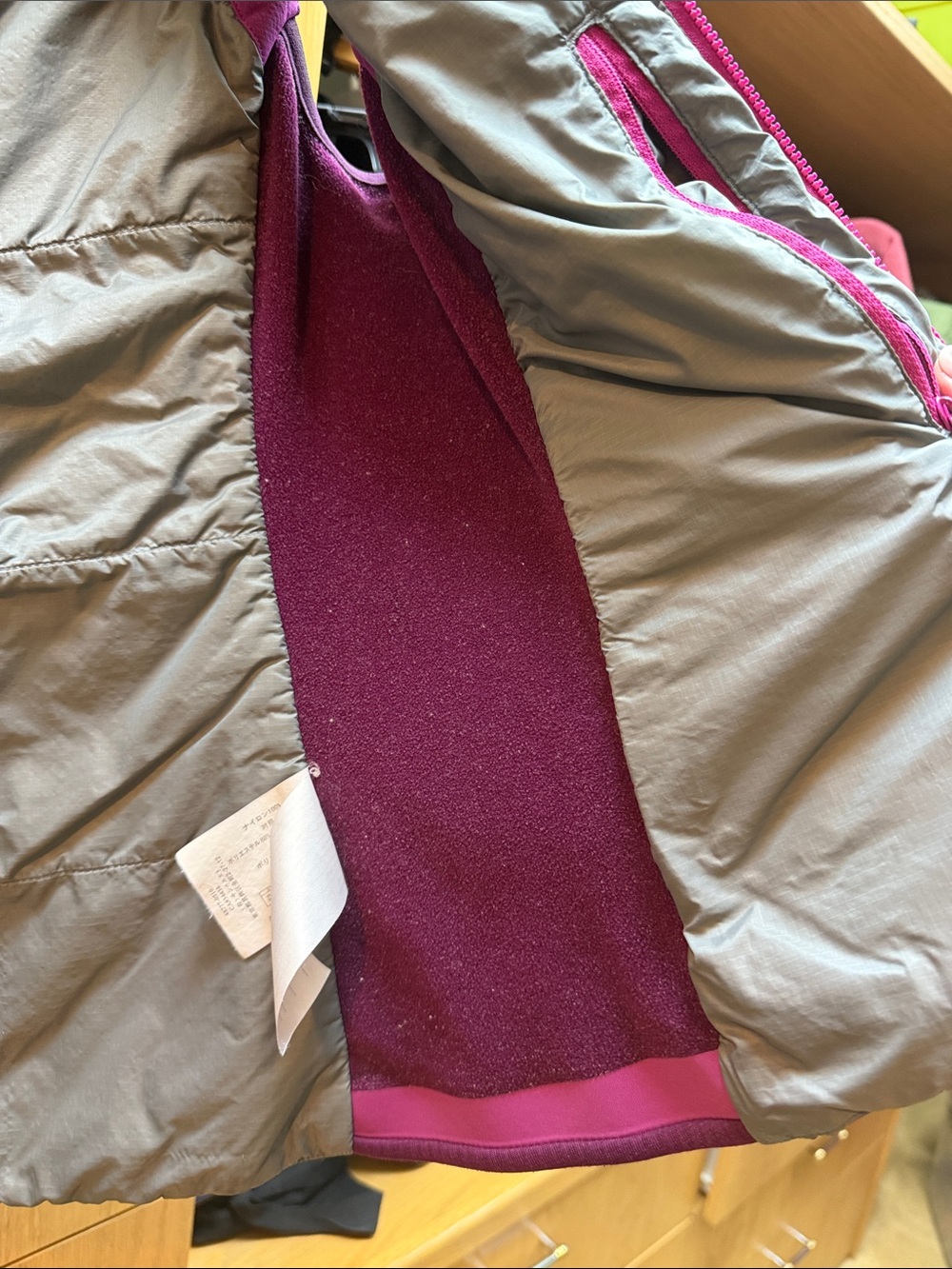 Arc'teryx Magenta/Purple Women's Active Shell Vest - Picture 10 of 12
